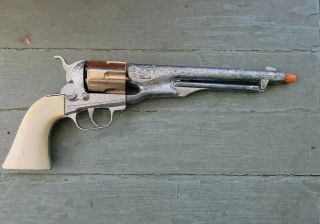 Vintage Hubley Model 1860.  44 Cal Diecast Cap Gun Needs Minor Repair & Bullets