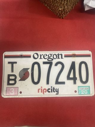 Single Oregon License Plate - Tb 07240 - Ripcity
