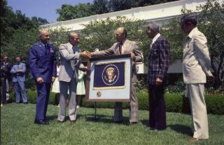 President Gerald Ford Presents Medal To Nasa Apollo Astronauts - 8x10 Photo