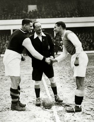 Old Photo Sport Football Pic 1935 West Ham United V Fc Austria