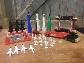 De Luxe Toy Co London No.  32 Rocket Base Usa Plastic Set 1960s Missiles Figures