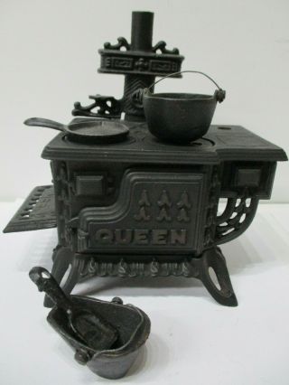 Vintage Miniature Cast Iron Queen Stove Salesman Sample W/accessories