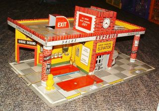 1960s SUPERIOR TIN LITHO SERVICE STATION WITH ELEVATOR VERS 1 2