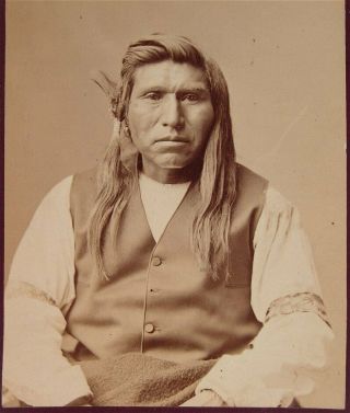 1880s NATIVE AMERICAN SHOSHONE INDIAN CHIEF / BRAVE CABINET CARD PHOTO By CROSS 2