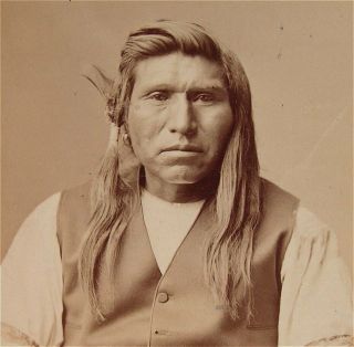 1880s NATIVE AMERICAN SHOSHONE INDIAN CHIEF / BRAVE CABINET CARD PHOTO By CROSS 3