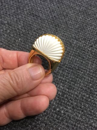Vintage 70’s PAULINE RADER WHITE & Gold Tone Shell Dome Ring 7 - 8 2