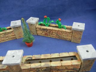 BRITAINS Floral Garden Stone Wall with some Flowers 3