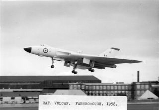 617 Sqn,  Avro Vulcan B.  1,  Xh498 At Sbac Farnborough,  Sep 1958 - Photo