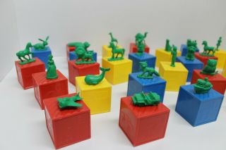 Vintage TUPPERWARE Toys 26 BUSY BLOCKS Complete Alphabet Set w/ Figures - ABC 3