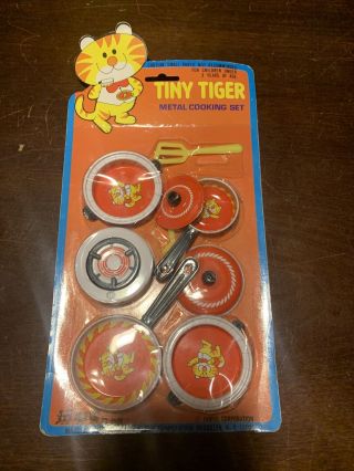 Vintage Childs Tiny Tiger Metal Cooking Set 11 Piece 8526 Famus Toys Miniature