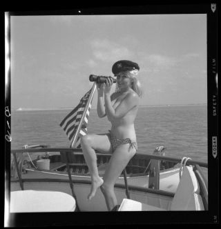 Bunny Yeager 1959 Pin - up Camera Negative Figure Model Carrie Price Ship Shape NR 2