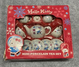 Hello Kitty " Sanrio " Porcelain Tea Set 2009 4 Teacups & Saucers Teapot Vtg Style