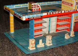 1960s SUPERIOR TIN LITHO SERVICE STATION WITH ROOF TOP PARKING SET 2