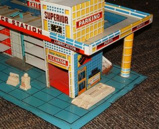 1960s SUPERIOR TIN LITHO SERVICE STATION WITH ROOF TOP PARKING SET 3