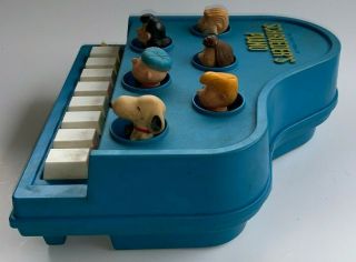 Vintage Plastic,  SCHROEDER ' S PIANO WITH PEANUTS GANG (Charlie Brown,  Snoopy,  Etc. ) 3