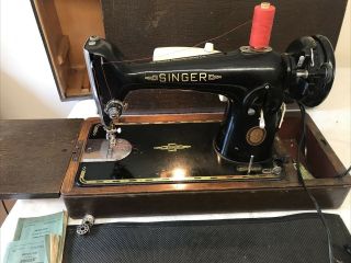 Vintage Singer 201K Electric sewing machine with hard case 2