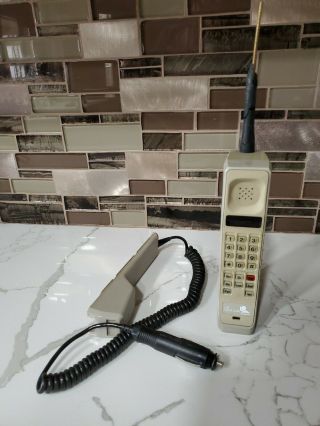 Vintage Motorola Ultra Classic Brick Cell Phone With Bat/eliminator.  La Cellular