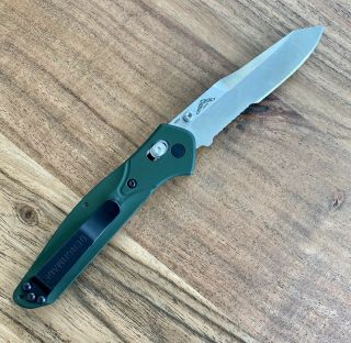 Benchmade 940 Osborne Folding Knife S30v Green Handle Serrated Edge