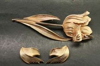 Vintage Gold Tone Crown Trifari Tulip Flower Brooch And Clip - On Earrings Set