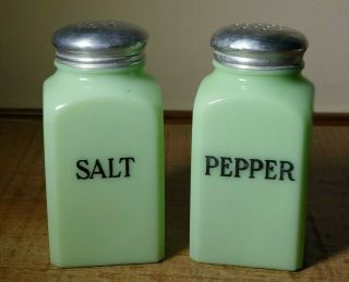 Vintage Jadeite Green Milk Glass Salt Pepper Range Shaker Set Uranium 2