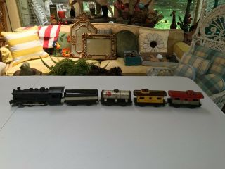 Vintage Marx Wind Up Toy Train Engine And Four Tin Litho Cars