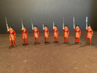 Set Of 8 Vintage Britains Beefeater Soldiers/queen 