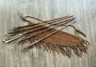 20th Century Native American Indian Style Quiver And 5 Arrows