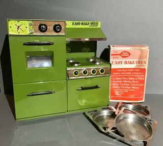 Vintage Betty Crocker Easy Bake Oven By Kenner With 3 Baking Pans In Bo
