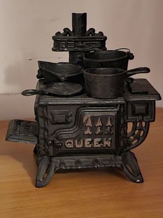 Vintage Miniature Cast Iron Queen Stove Salesman Sample With Accessories