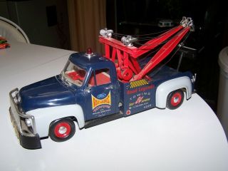 Road Legends Diecast 1953 Ford F - 100 Wrecker Tow Truck 1/18th Scale