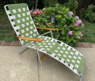 Vtg Aluminum Webbed Folding Chaise Lounge Green/white Wood Armrest Lawn Chairs
