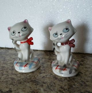 Vintage Siamese Cats On A Pillow Salt And Pepper Shakers Japan