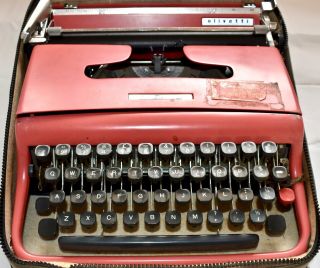 Vintage Olivetti Lettera 22 Typewriter With Case Red With Case