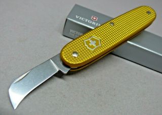 Victorinox 93mm Pruner Solo Swiss Army Knife In Gold Alox