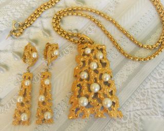 Stunning Vintage Signed Crown Trifari Gold Tone Pearl Necklace & Clip Earrings