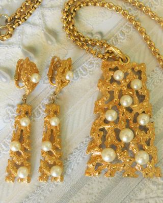 Stunning Vintage Signed Crown Trifari Gold Tone Pearl Necklace & Clip Earrings 2