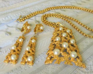 Stunning Vintage Signed Crown Trifari Gold Tone Pearl Necklace & Clip Earrings 3