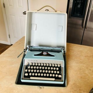 Vintage Portable Remington Travel - Riter Typewriter & Case Great