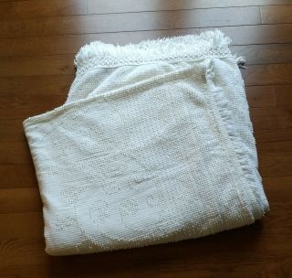 Vtg Bates Bedspread Double Size 100 Cotton In White With Fringe Hobnail
