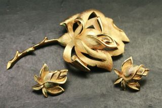 Vintage Crown Trifari Rose Flower Brooch And Earrings Set