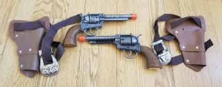 Edison Giocattoli 12 Shot Cap Pistol With Belt Holsters And Orange Tips