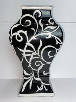 Oriental Accent Eclipse Jar Vase 13” Tall 7” Width Black White