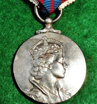 Vintage Post War 1953 British Royal Coronation Medal Queen Elizabeth Ii