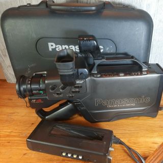 Panasonic Omnimovie Pv - 610d Vhs Video Camcorder With Accessories Vintage