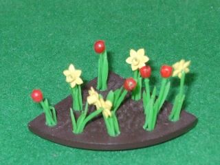 Britains Floral Garden 1/4 Flowerbed With Tulips & Daffodils