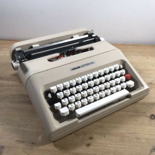 Vintage Olivetti Lettera 35 Portable Typewriter And Hard Case