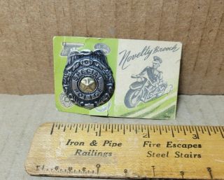 Vintage Novelty Brooch Special Police Toy Badge (jn)