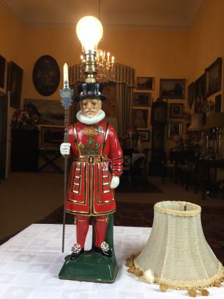 Vintage Beefeater London Gin Ceramic Novelty Guard Table Lamp 19” Tall