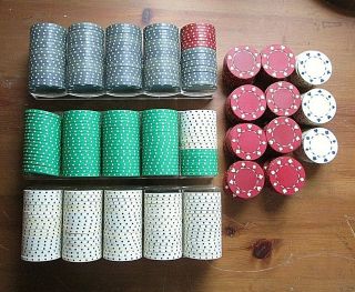 400 Suited 11.  5g Clay Poker Chips 4 Colors 3 Racks Pre - Owned