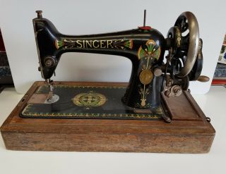 Vintage Singer Hand Crank Sewing Machine 1915